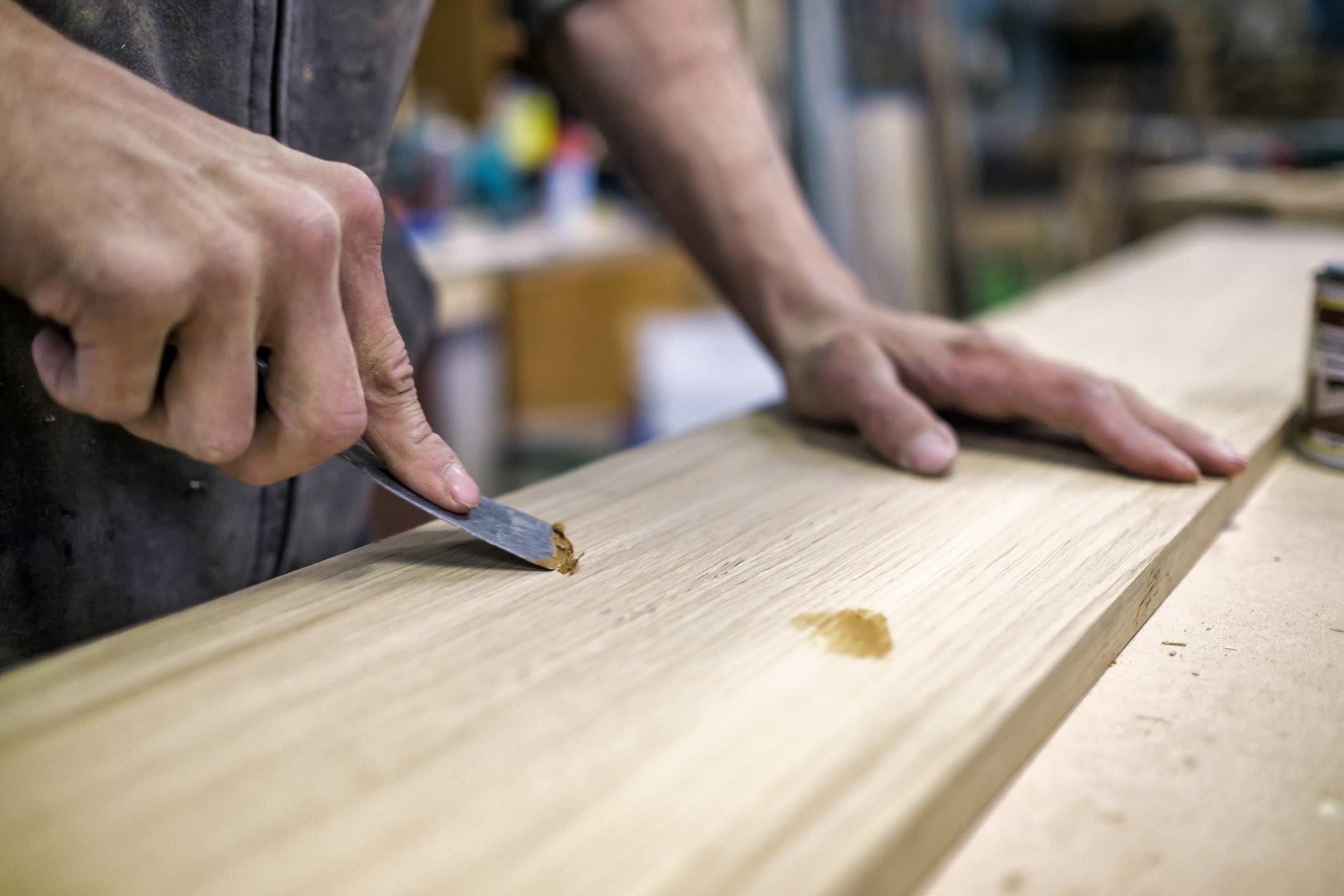 Wood Putty vs. Wood Filler: When It’s Best to Use Each