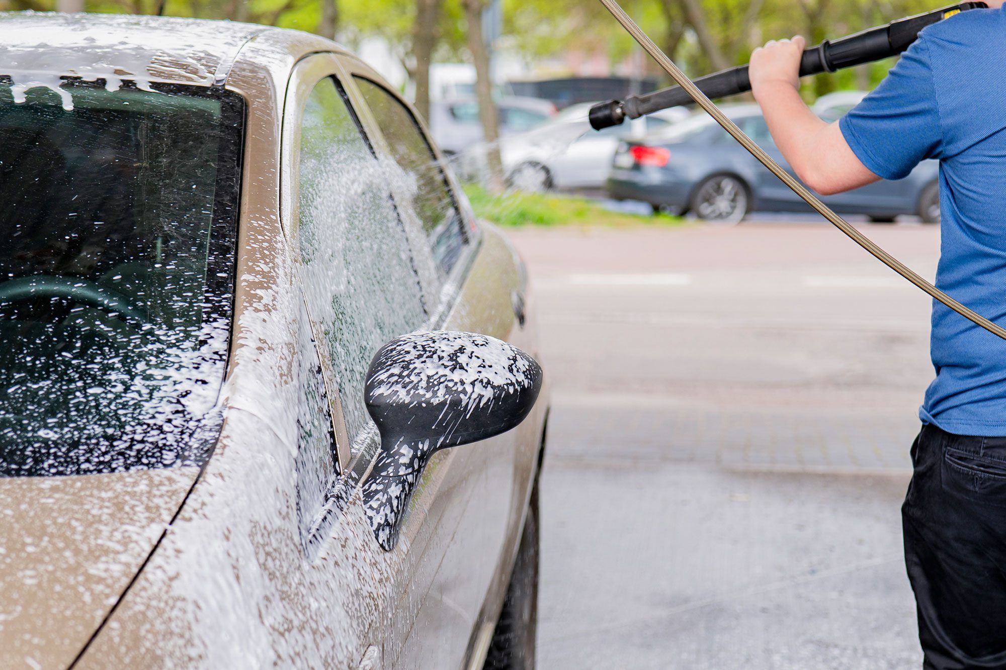 What Is a Touchless Car Wash and Should You Go to One?