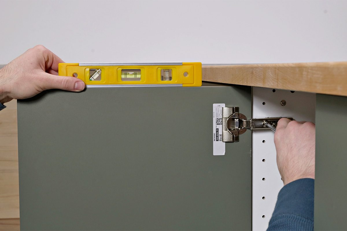 How To Fix Crooked Cabinet Doors In 4 Easy Steps Fhmvs25 Mf 04 03 Adjustcabinetdoors 3a